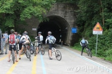 [사진]향가터널과 녹색자전거열차