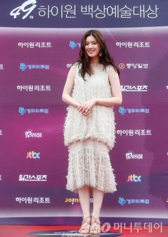 일본紙 프라이데이, 정은채-카세 료 열애 대서특필