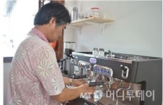 노숙인 바리스타가 내려준 커피 맛보세요