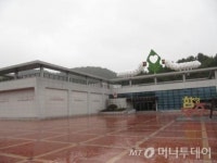 30억짜리 박물관 찾는 방문객 고작‥3각커넥션의 그늘