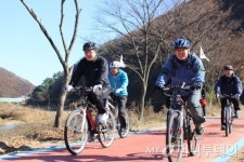 오천자전거길 달리는 이경옥 안행부 차관