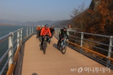 [사진]겨울 낙동강자전거길 데크길 자전거 풍경