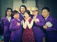 심은경, 장미여관 개성 넘치는 포즈로…찰칵