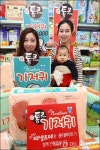[사진]롯데마트, 페넬로페와 함께만든 통큰 기저귀 출시!