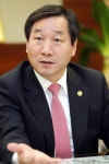 인천시장 출마 유정복 장관은 누구···? 친박계 핵심