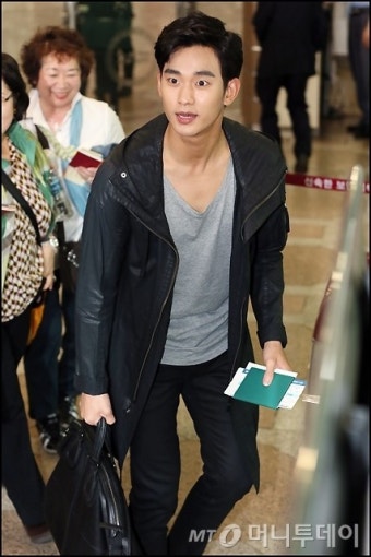 [사진]김수현, 팬미팅 잘 다녀올게요!