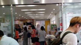 [사진]청룡동 제3 투표소..차분히 기다리는 한표 행사