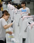 12초에 1대씩…LG전자 창원공장은 지금 전쟁터