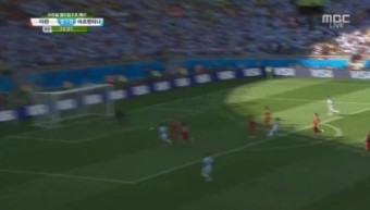 [월드컵 중계] 아르헨티나 메시, 위협적인 돌파에 이은 슈팅