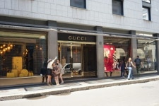 이탈리아 명품, 작은 공방이 모여 프랑스 공룡에 맞선다