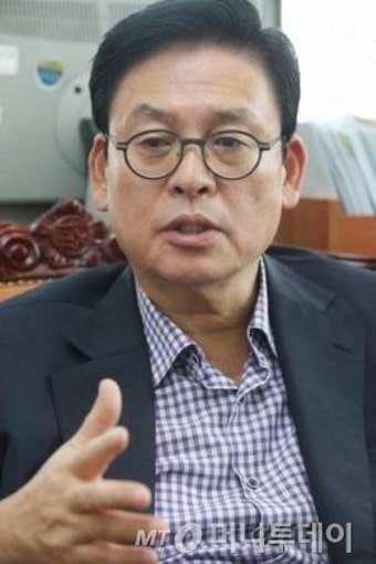정우택 정무위원장 
