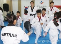 [사진]엄마 고향에서 온 태권도 선생님!