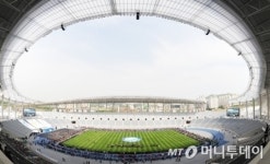 [인천AG]주경기장, 장애인 편의시설 부실…무장애환경 ‘웬말’