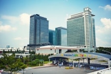 삼성 배우는 저커버그, 어제 서초삼성 오늘 수원삼성