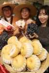 THE 더 맛있는 과일 & 1L커피 오창점 | [사진]현대百, '맛있는 과일 저렴하게 구입하세요'