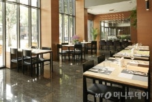 비즈니스호텔, '식음업장 외주' 운영 이유는?