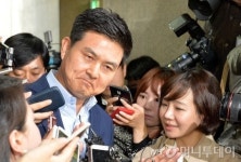 김태호, '모호한' 사퇴…개헌 불씨 살리러 극약처방?