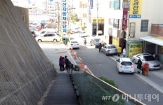 14만명 몰린 래미안장전…떴다방 모여 거품 만들기