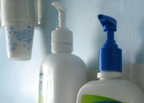 퇴근 시간 아직 멀었는데…옷에 묻은 얼룩 지우려면?