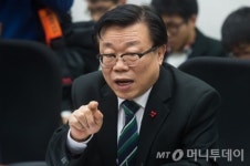 이동필 장관 설연휴 축산농장·철새도래지 방문 자제해달라