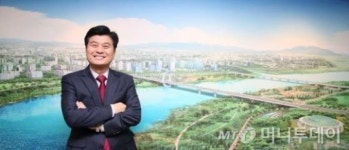 맨땅에 도시 세우는 '세종시의 아버지' 이춘희