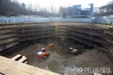 해결기미 안보이는 내곡지구 아우디 정비공장