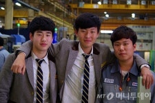 교복 입고 공장 간 남고생 기술 배워 CEO 될거예요