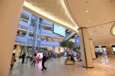 잠실 롯데월드몰, 재개장한 지 4일만에 또 안전사고