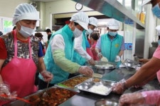 교통안전공단, 소외계층 무료급식 봉사활동 실시