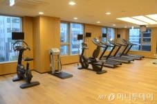 현진씨에프롯데호텔 | 비즈니스맨의 품격 "롯데호텔에 묵습니다"