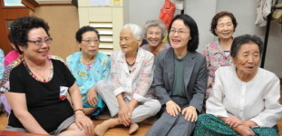 장옥주 복지부 차관, 경로당 무더위 쉼터 현장 방문