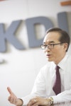 정통 KDI맨 김준경 원장은…금융·거시경제 전문가