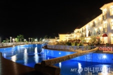 아이랑 여름휴가…수영장 있는 호텔 톱4