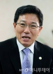 장관도 내수 활성화 위해 골프? 지금상황에 무슨..