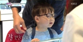 슈퍼맨이 돌아왔다 송대한, 약시 판정 받아 안경 써