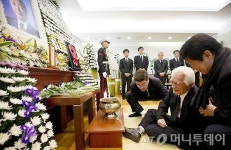 [사진]오열하는 최형우 전 내무장관