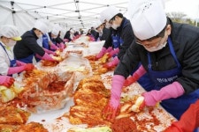 현대위아, 창원·평택·광주서 사랑의 김장 행사