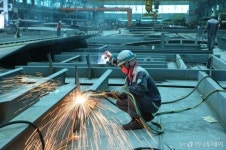 한진重 미래 수빅조선소 100번째 선박 건조