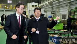 이준식 부총리, 자유학기제·유니테크 현장 방문