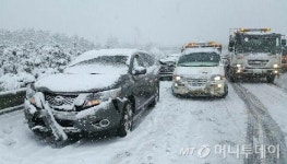 정읍 호남고속도로서 33중 추돌…9명 중경상