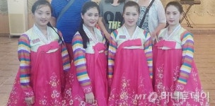 [e런 세상] 외화벌이 수단이 된 20대 여성들, 북한식당 가보니…