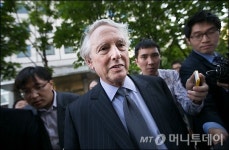법률사무소도선변호사김조영 | [사진]용선료 협창 마친 마크 워커 변호사