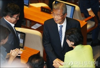 [사진]교섭단체 대표연설 마친 김종인