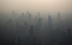 대기오염에 지친 中 미세먼지 감축에 쓰는 돈 아깝지 않아