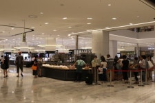 [르포]세상에 없던 쇼핑몰…김해에선 무슨 일이?