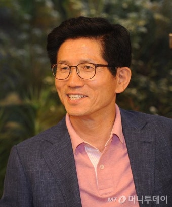 김문수, 당 대표 출마 뜻 접어…