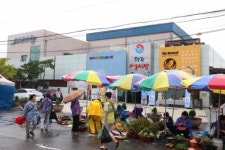 전통시장과 함께 사는법 찾은 이마트