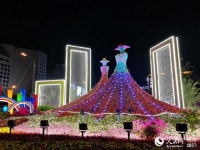 국경절 맞아 베이징 창안제 경축 분위기 고조