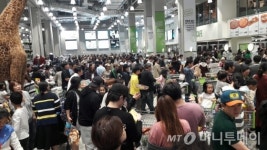 [르포]야구장·놀이공원 이겼다…스타필드 하남, 황금연휴 인산인해