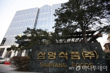 2달새 주가 2배 삼양식품, 전인장 회장 쌍둥이 동생 20억대 수익